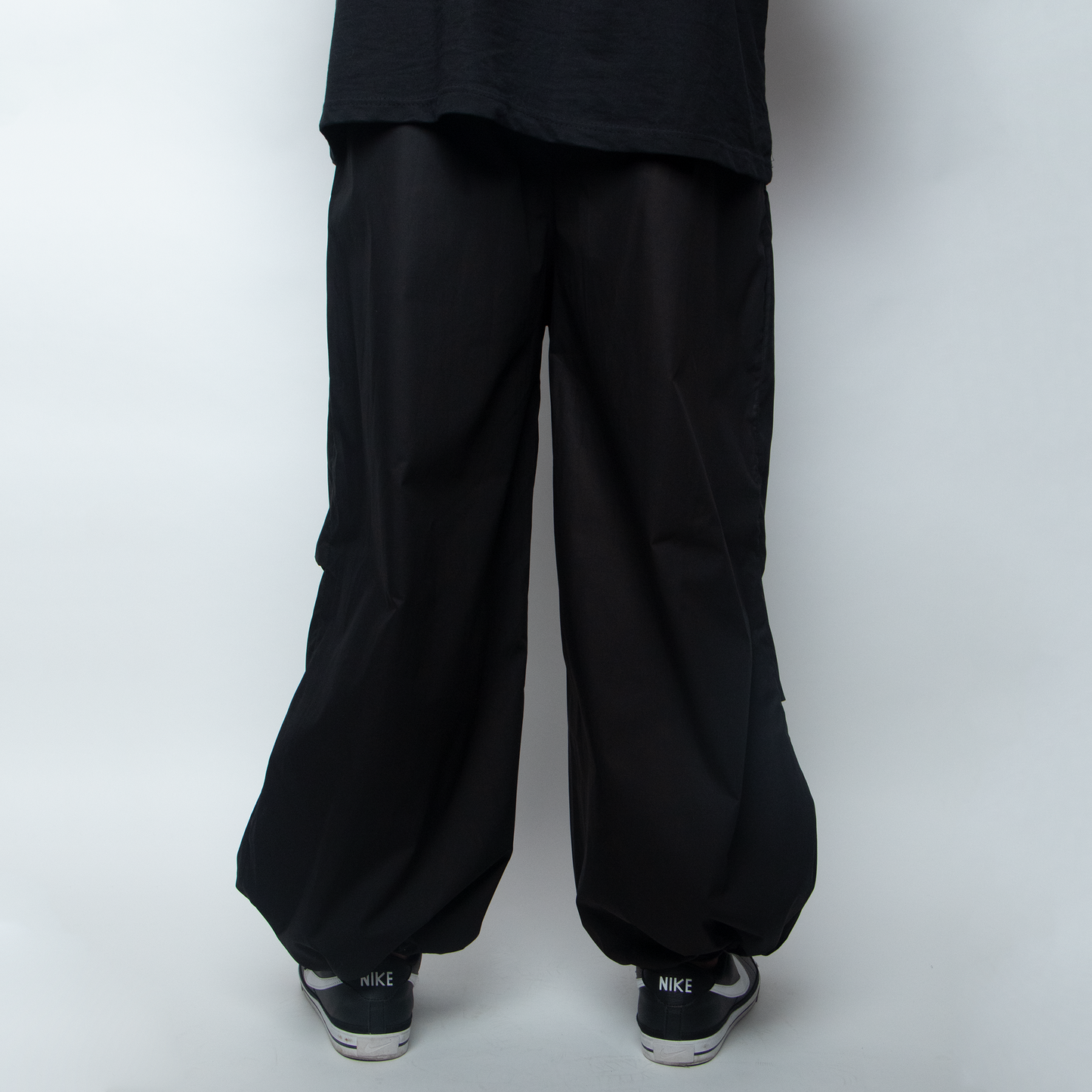 Heavy-weight Baggy Parachute Pants - Black