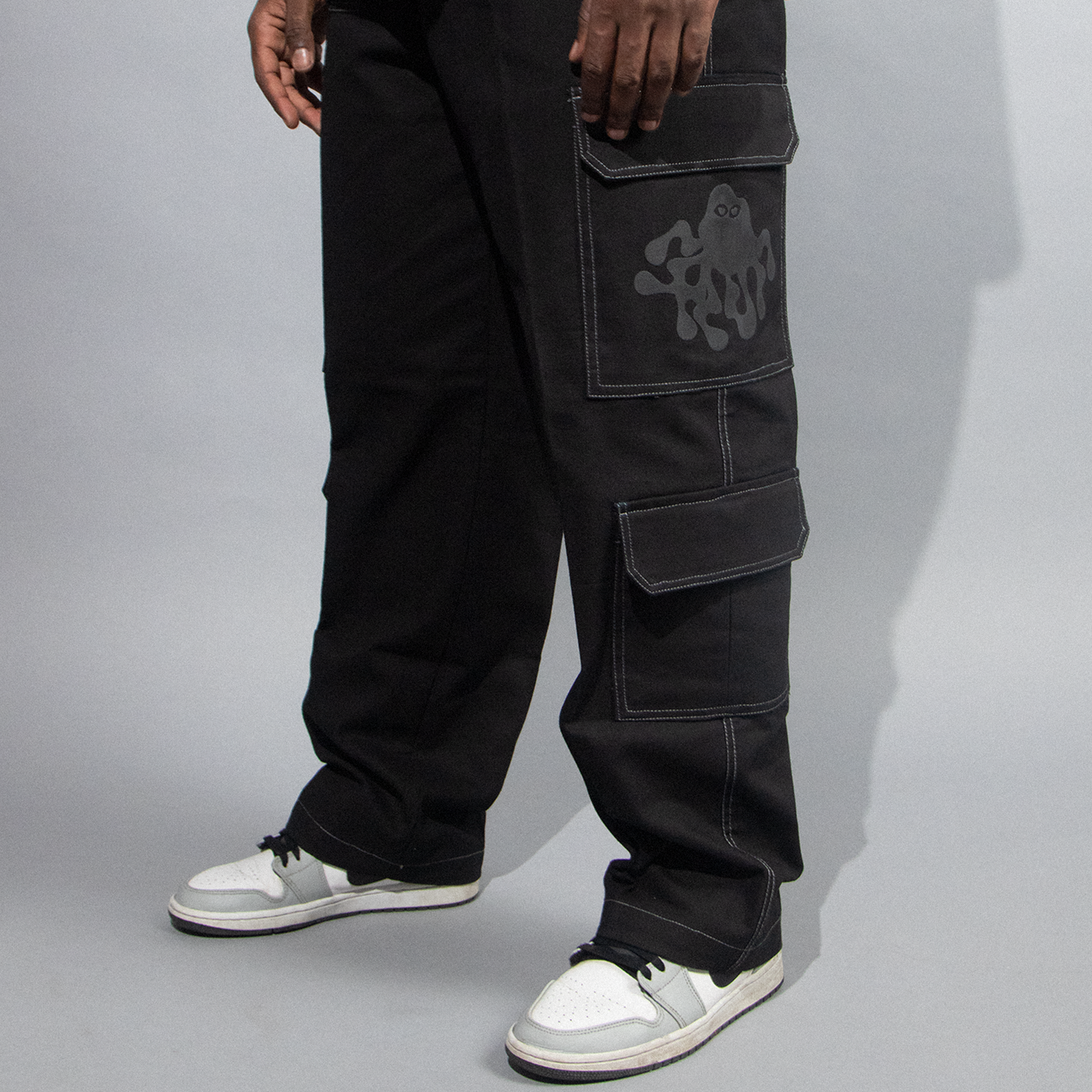 BLACK STRAIGHT LOOSE CARGO PANTS